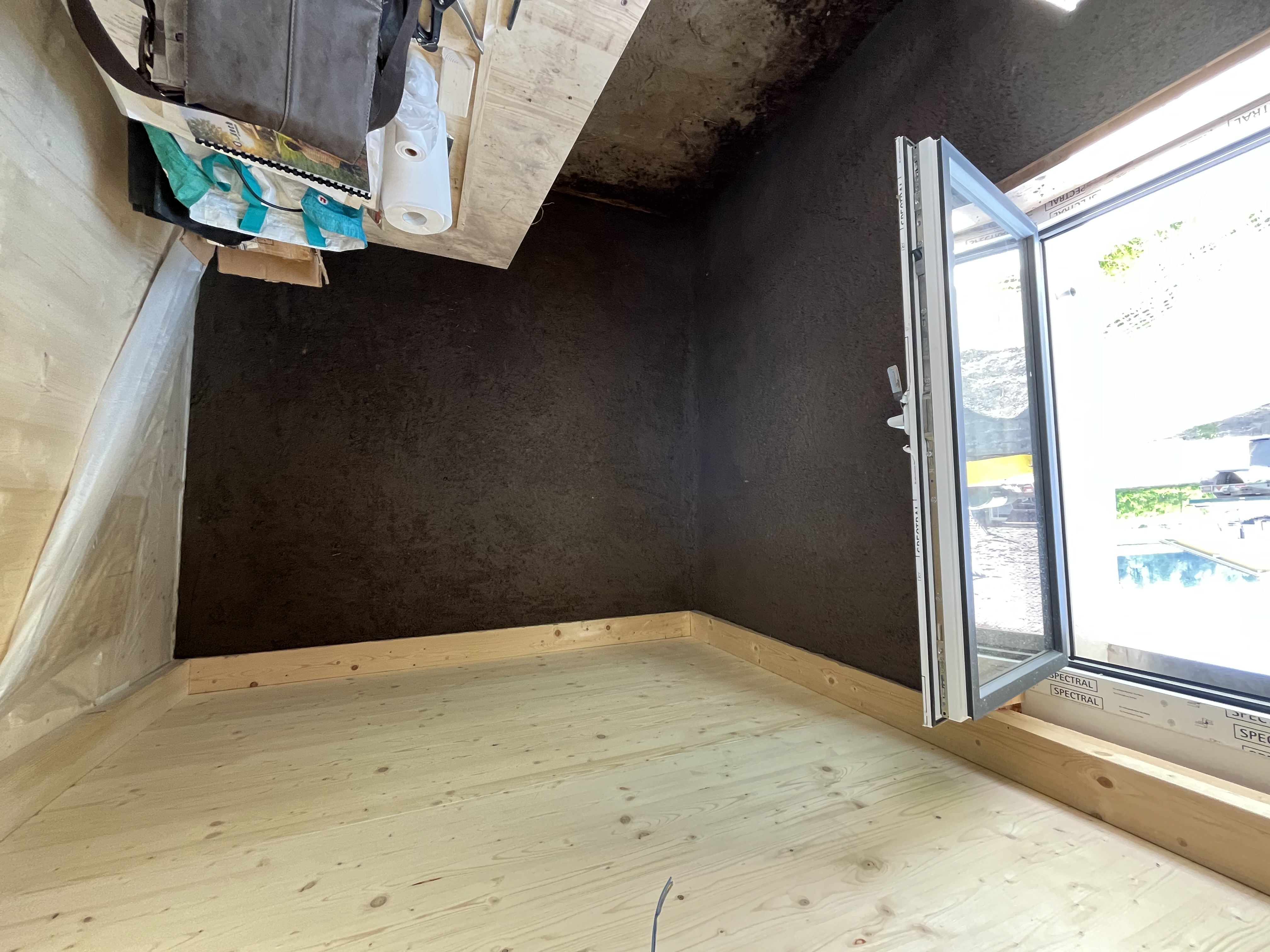 Article 33 : Cloisons et finitions des murs